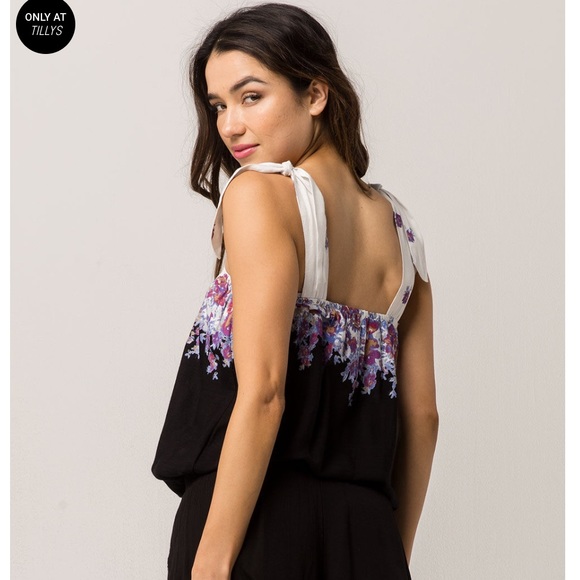 NWT O'Neill Fable Cold Shoulder Top - Picture 4 of 6